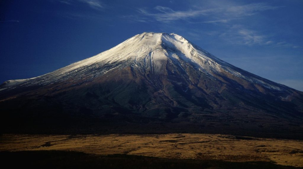 Mount_Fuji_from_Hotel_Mt_Fuji_1994-11-29